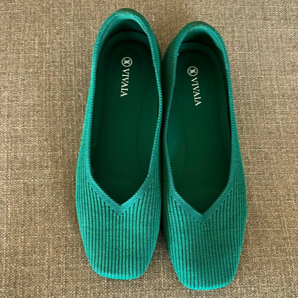 Vivaia Square-Toe V-Cut Ballet Flats Green Size 40, US 9